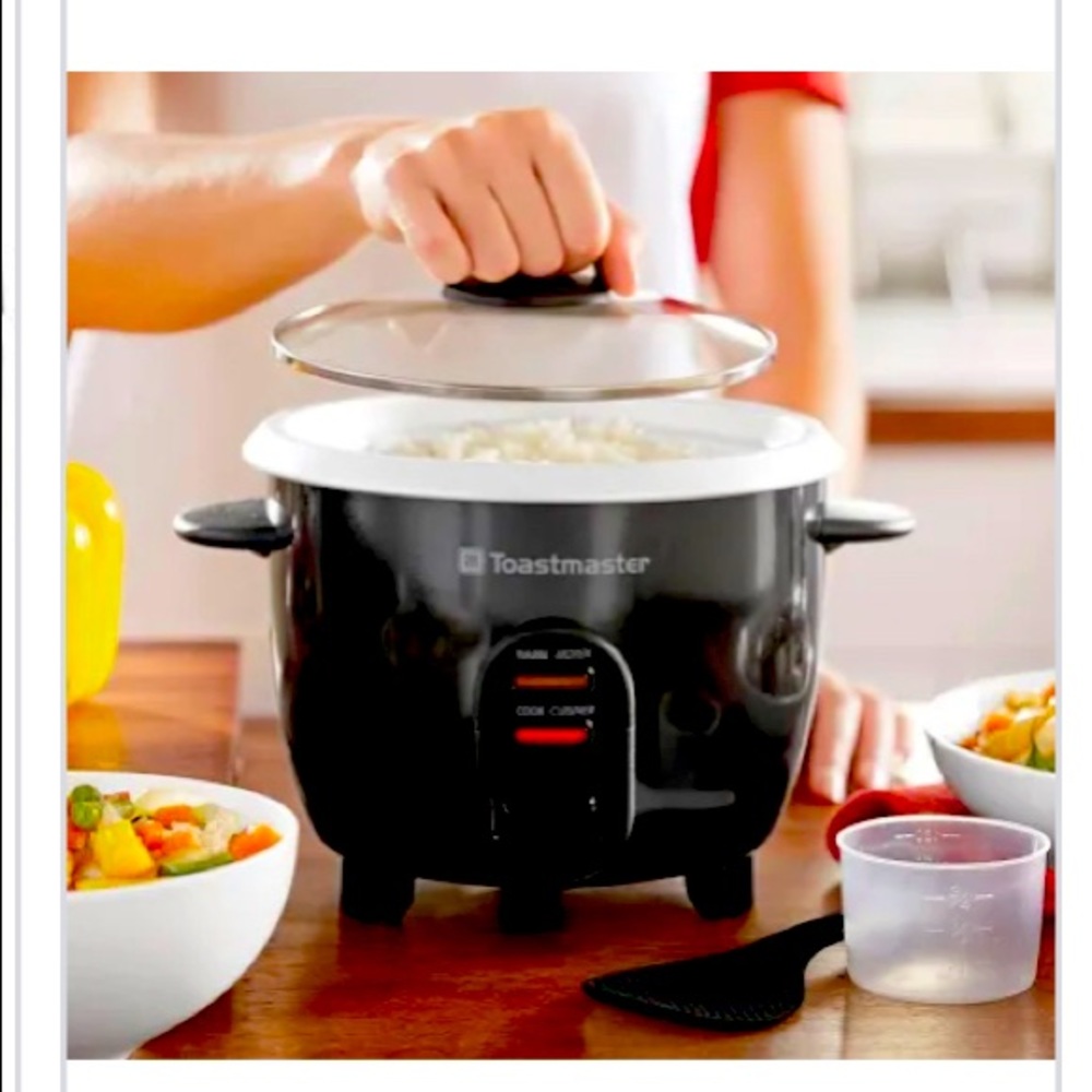 Black 5-cup Toastmaster Rice Cooker.